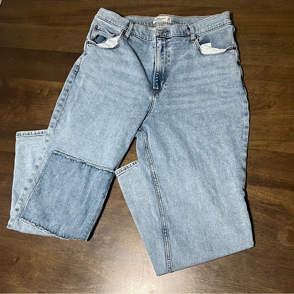 Abercrombie & Fitch Denim - Abercrombie & Fitch Ankle Straight Ultra High Rise 33/16